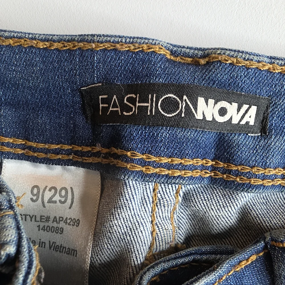 Fashion Nova Size 9 High Rise Distressed Blue Jeans Skinny Stretch 0851-x